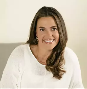 Anita Howes, Dunsford, Real Estate Agent